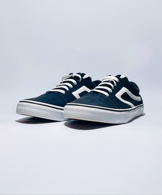Retro Canvas Sneakers – Black & White Casual Classics