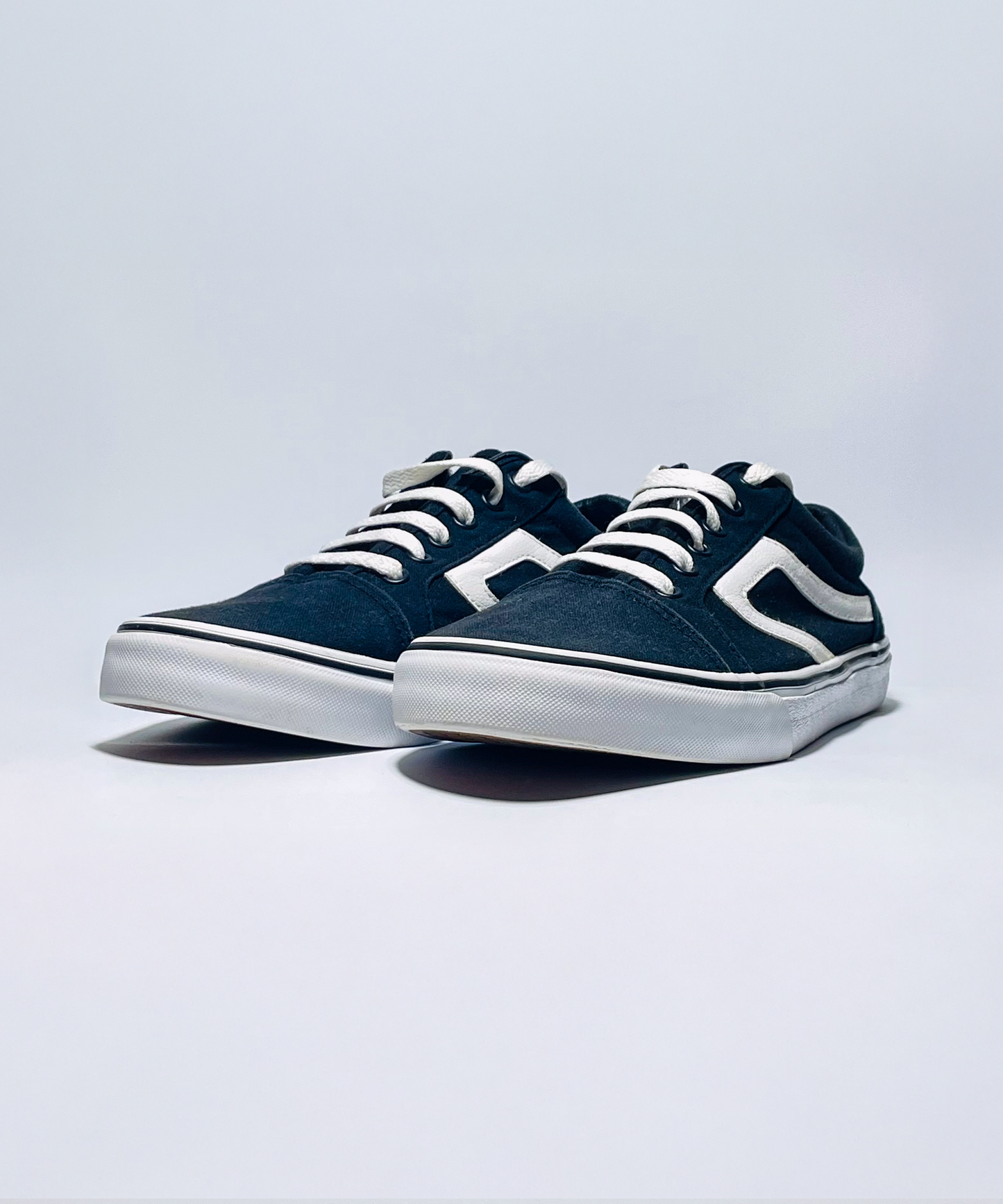 Retro Canvas Sneakers – Black & White Casual Classics