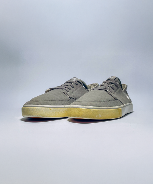 Grey Canvas Braata Lite Low Cut Sneake